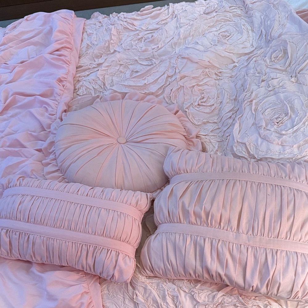 Elegant Pink ruffled pillow set